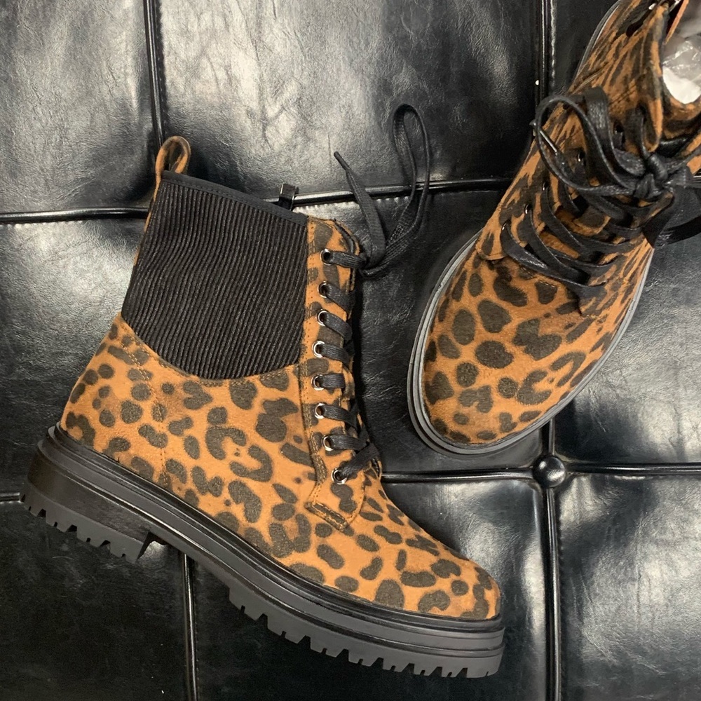 Women’s Lace Up Chunky Sole Ankle Boot in Leopard Faux Suede - Picture 1 of 15